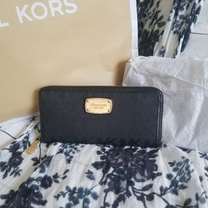 Michael Kors Black Jet Set Wallet